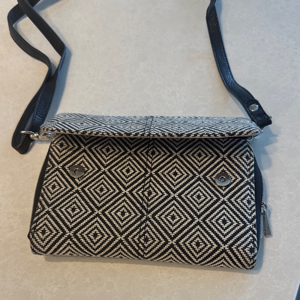 Thirty One Black and White Geometric Crossbody Bag
